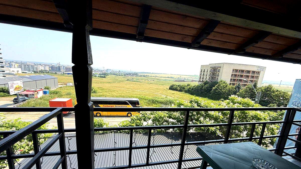 Balcon Corp A — vedere spre Suceava