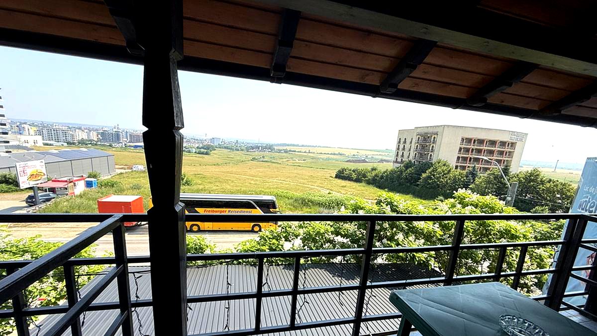 Vedere de pe balcon spre Suceava — Hostel Meteora
