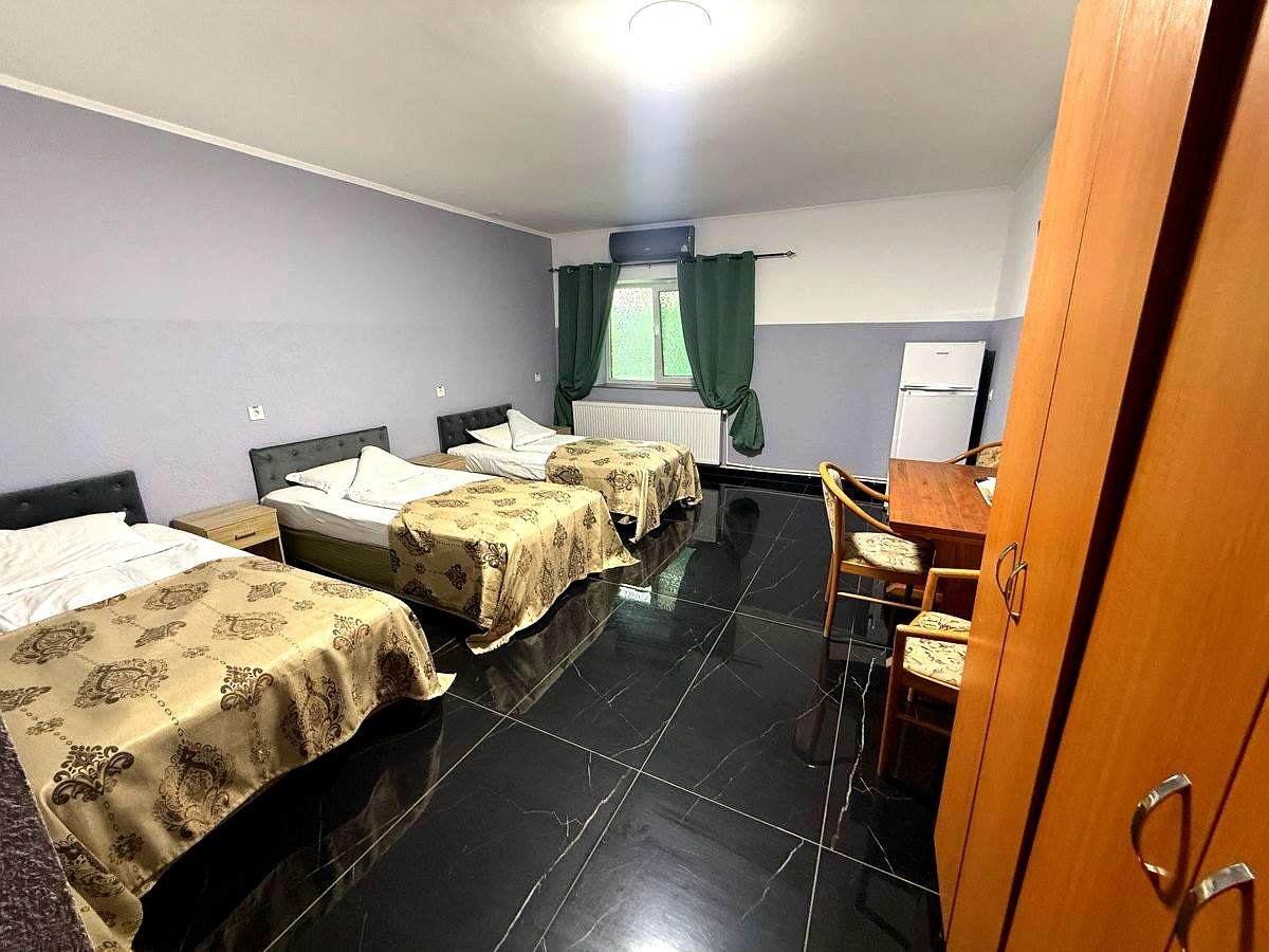 Cameră triplă Corp B — 3 paturi single
