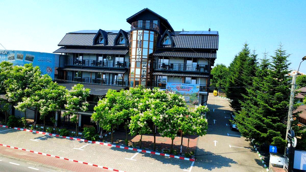 Hostel Meteora Suceava — vedere aeriană frontală