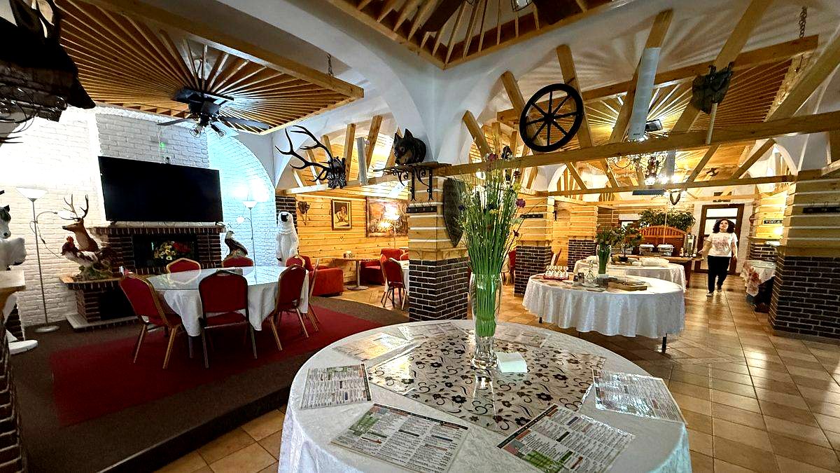 Restaurant Meteora — mese aranjate