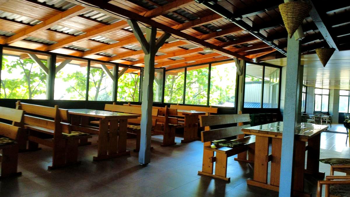 Terasă restaurant Hostel Meteora din dronă